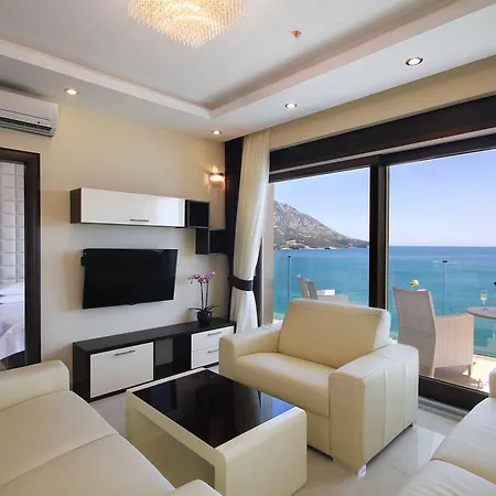 Aparthotel Shine 4*