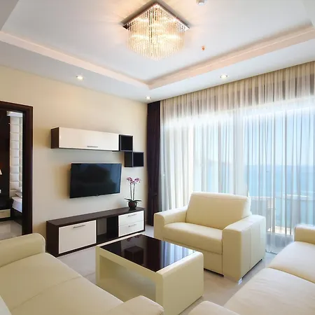 Aparthotel Shine 4*