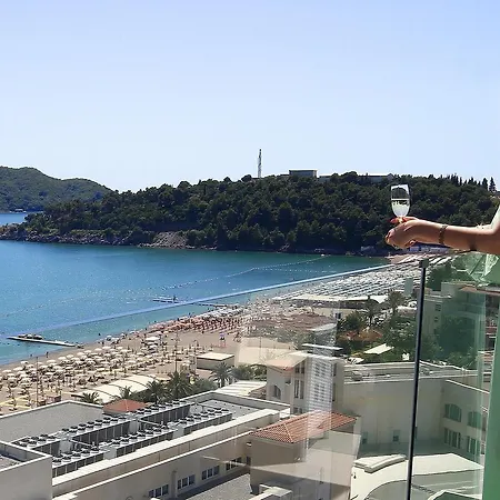 Aparthotel Shine 4*