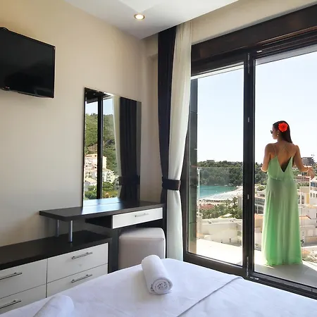 Shine Aparthotel 4*
