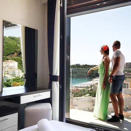 Aparthotel Shine Budva